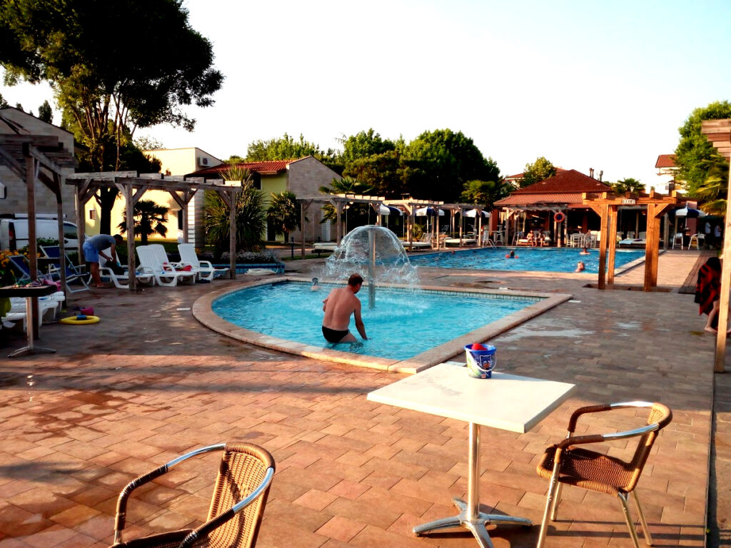 Area piscina del residence Duna Rossa, CaorleDuna